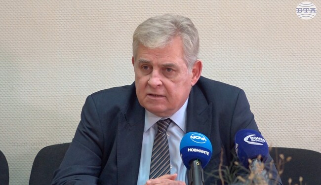 В Центъра за спешна медицинска помощ в София отбелязват 90 години от създаването му, началните заплати са 3500 лева, търсят се 140 медици