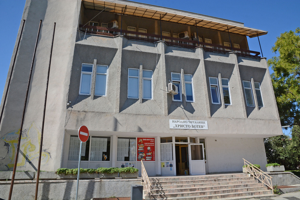 Община Варна стартира проекти за ремонт на Спортен комплекс „Локомотив“ и сградата на НЧ „Христо Ботев 1928“ 