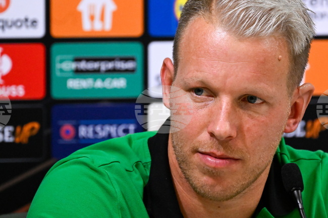 „Имаме огромно желание да се докажем и да продължим напред“, казва вратарят на Ференцварош Давид Гроф