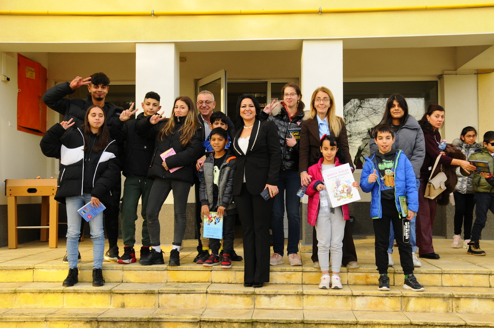 Асоциация на прокурорите в България дари книги на деца и младежи в неравностойно положение