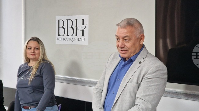 Липсата на финансови средства за отстраняване на дупки по пътищата е сред най-честите проблеми на общините, каза пред БТА комисар Димитър Мичев 