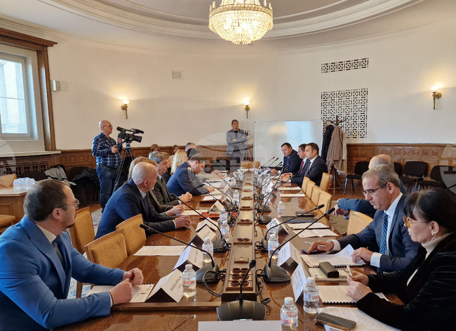 Около необходимостта от повече лаборатории за изследване на кръвните проби на водачите за употреба на наркотици се обединиха на кръгла маса в парламента