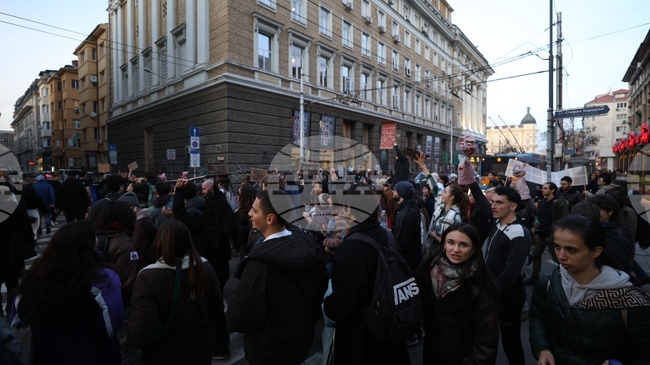 Students from National Academy for Theatre and Film Arts Hold Anti-Government Protest