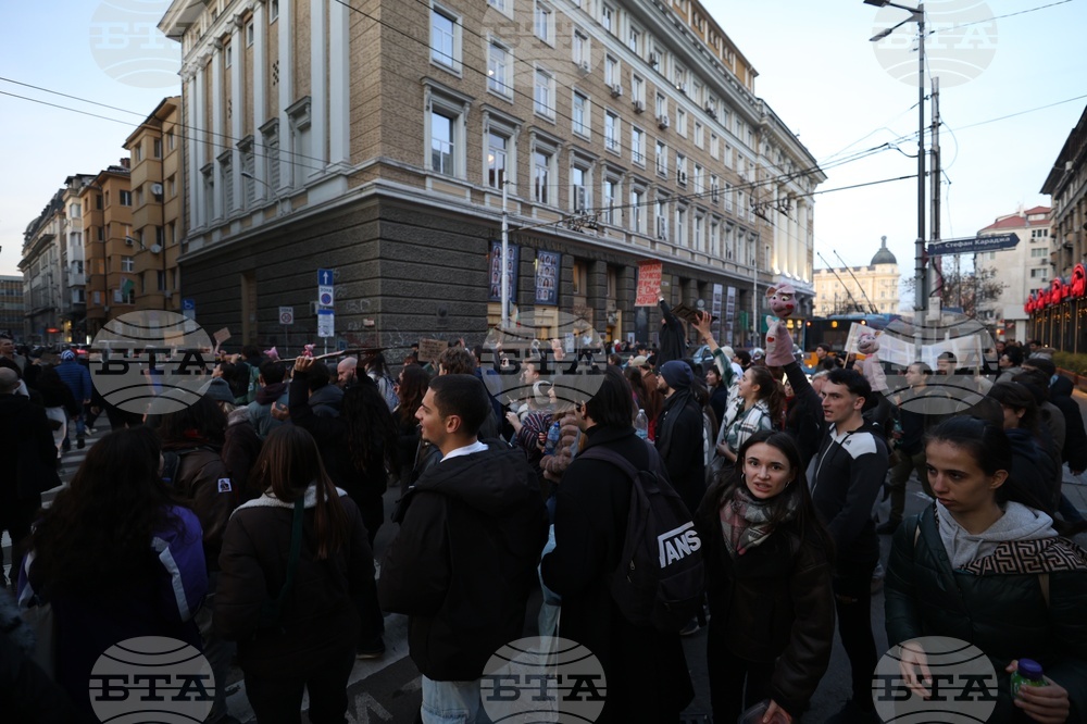 Students from National Academy for Theatre and Film Arts Hold Anti-Government Protest