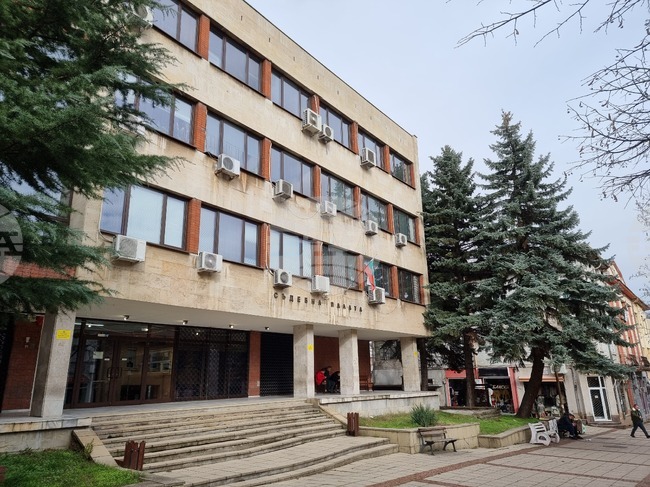 Районен съд - Дупница наложи наказания затвор на двама мъже заради серия от кражби