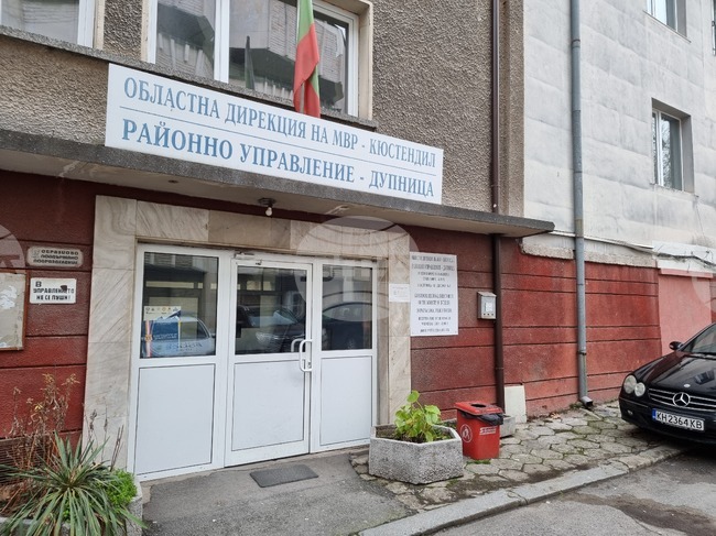 В Дупница през изминалата нощ са срязани гумите на над 20 автомобила, казаха от полицията