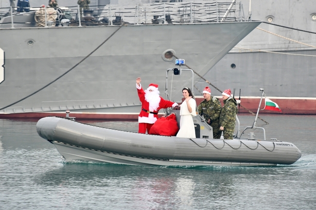 Дядо Коледа пристигна във Военноморска база – Варна