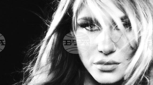 Мила Роберт пуска нов сингъл с послание срещу страха, несправедливостта и мълчанието