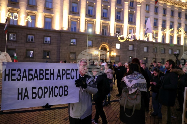 Граждани започнаха да се събират пред Министерския съвет за протеста срещу правителството