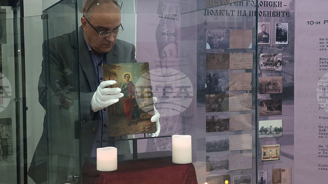Реставрираната бойна икона на Десети пехотен Родопски полк е показана за първи път в изложба в Регионалния музей на Хасково