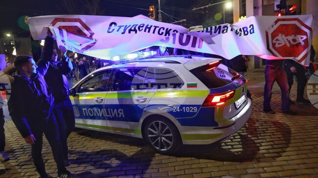 Студентското шествие се вля в протеста на пл. „Независимост“ в столицата 