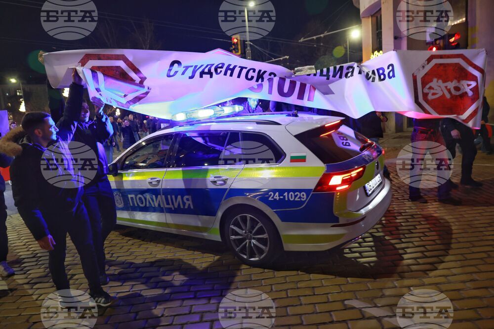 Петима души са задържани по време на протестите в центъра на София, съобщиха от СДВР