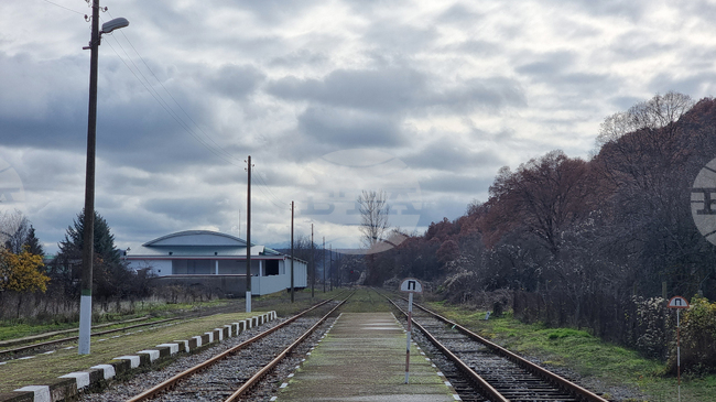 Дължината на железопътните линии в България намалява с 6,4 на сто в периода 1990-2024 г., отчита Евростат