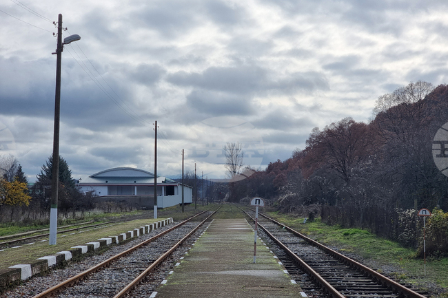 Дължината на железопътните линии в България намалява с 6,4 на сто в периода 1990-2024 г., отчита Евростат