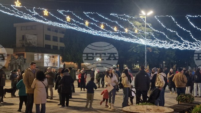 Граждани на Троян се събраха на протест срещу правителството