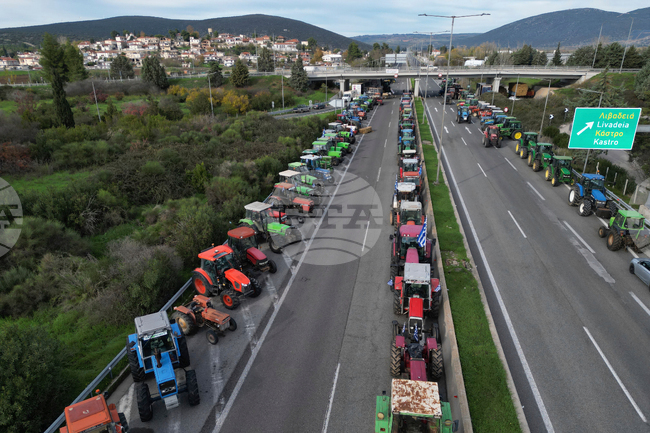 Гръцките фермери отказаха преговори с правителството, ще подготвят списък с искания и ще продължат протестите си