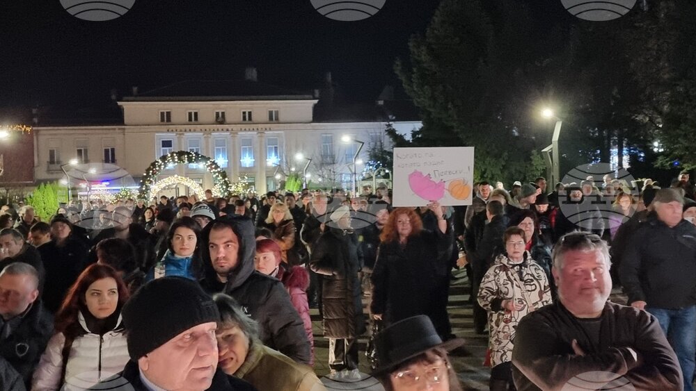 Пореден протест на недоволни от управлението на държавата граждани започна във Враца