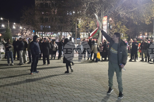 Петрич - протест пред сградата на Община Петрич