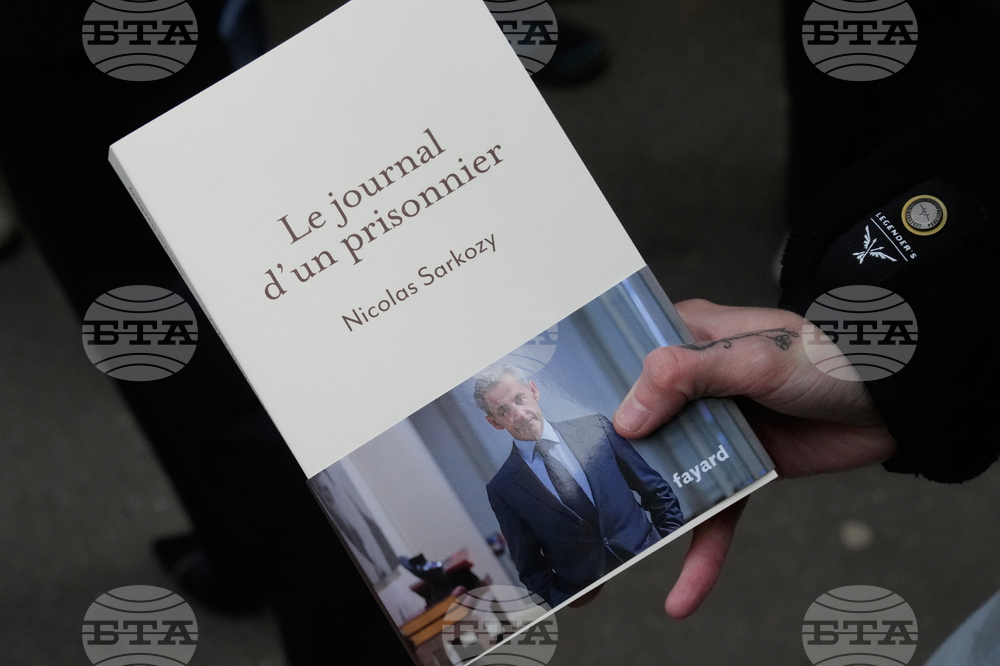 Близо сто хиляди екземпляра от книгата на Саркози са продадени за няколко дни, съобщи издателството на творбата
