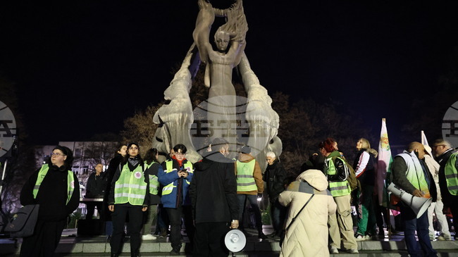 Коалиция ПП-ДБ поиска оставката на кмета на Пловдив заради това, че администрацията е разрешила два протеста на едно и също място