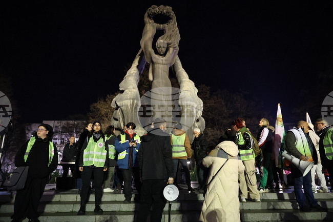 Коалиция ПП-ДБ поиска оставката на кмета на Пловдив заради това, че администрацията е разрешила два протеста на едно и също място