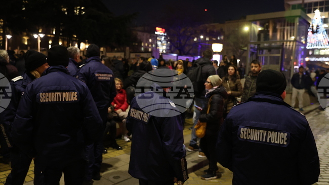 Задържани са 30 души на протеста в центъра на София