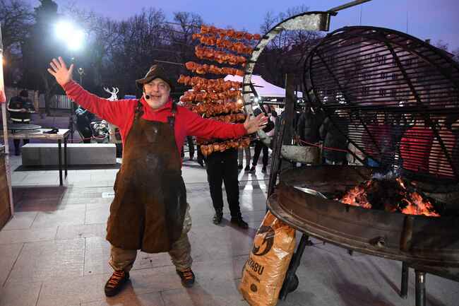 Кулинарното шоу на Ути Бъчваров събра многобройна публика в Стара Загора