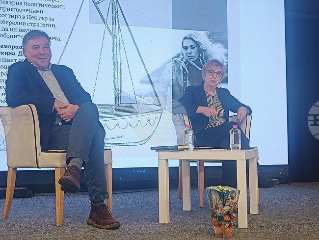 Проф. Екатерина Михайлова - лекция на тема “Българският президент – цар или пешка?”