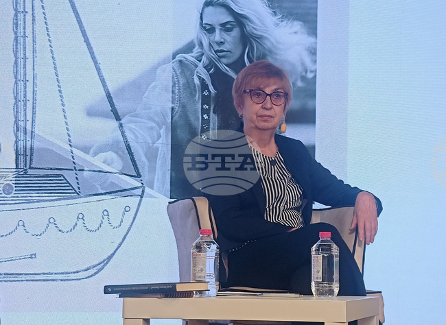 Прекият избор на българския президент го превръща до голяма степен в цар, който може да се намесва в политическите процеси, каза юристът проф. Екатерина Михайлова 