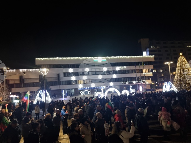 Протест и шествие с искане за оставка на правителството изпълниха централната градска част на Ямбол 