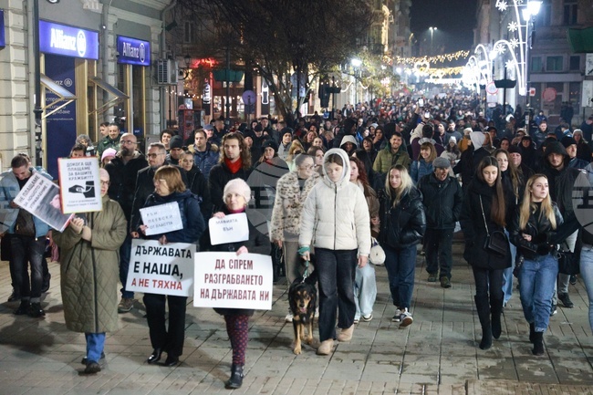Протест с искания за оставка на правителството в Русе прерасна в шествие 