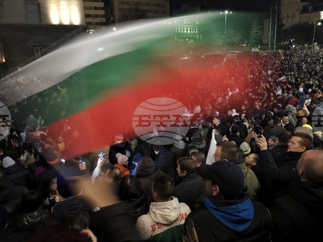 Румънски медии за оставката на българското правителство