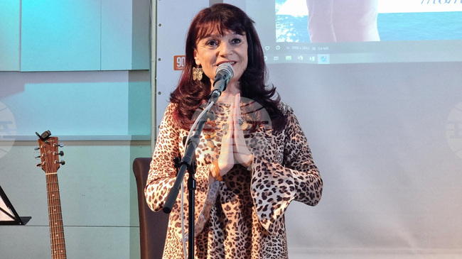 Поезията е равновесието, от което имам нужда, каза Елица Виденова на премиерата на новата си книга във Варна