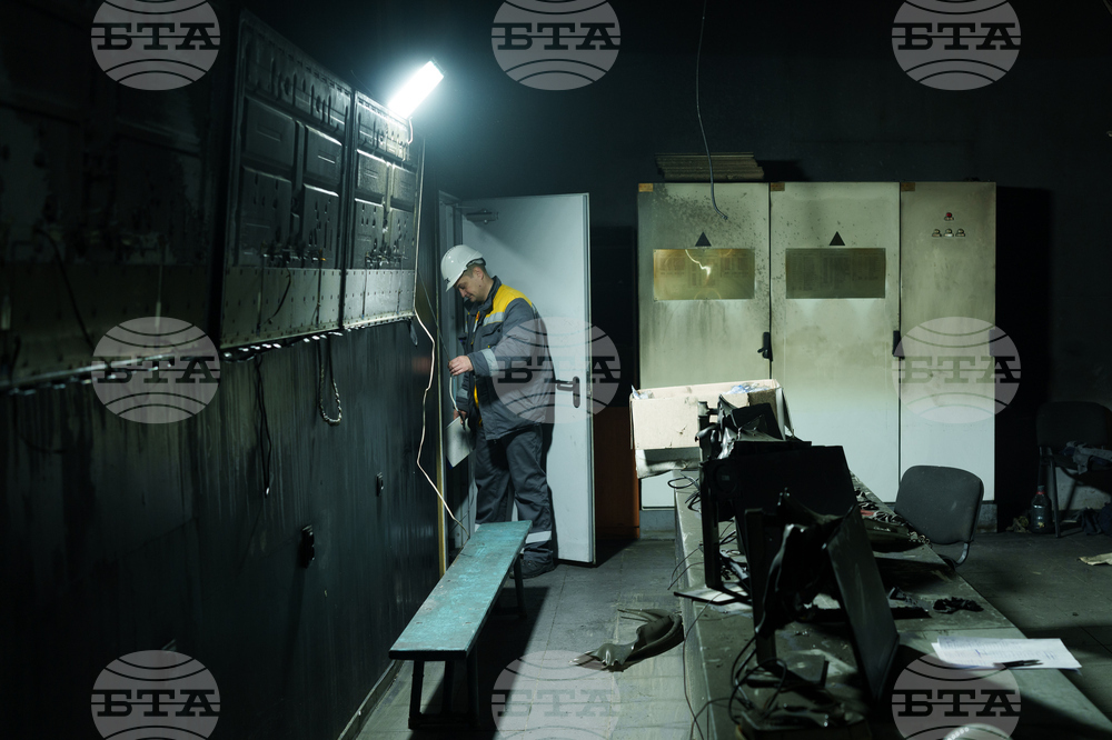 Стотици хиляди хора са без ток в Украйна след руски атаки през нощта