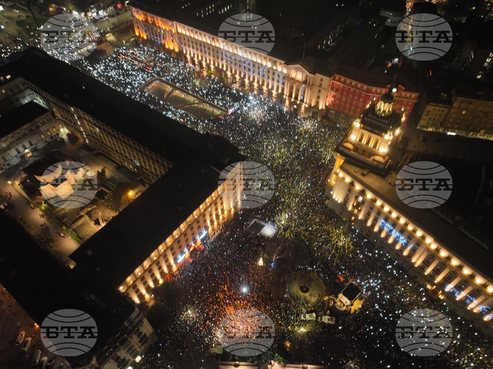 Множество българи протестираха с искане за оставка на правителството в София и в други градове на страната