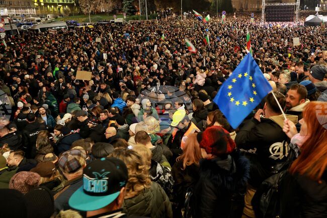 Когато се вземат решения, които компрометират нашето бъдеще, ние ще сме на площада, заявиха от Инициативен комитет "Бъдеще в България"