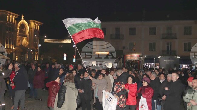 С викове "Оставка" граждани протестираха в център на Гоце Делчев