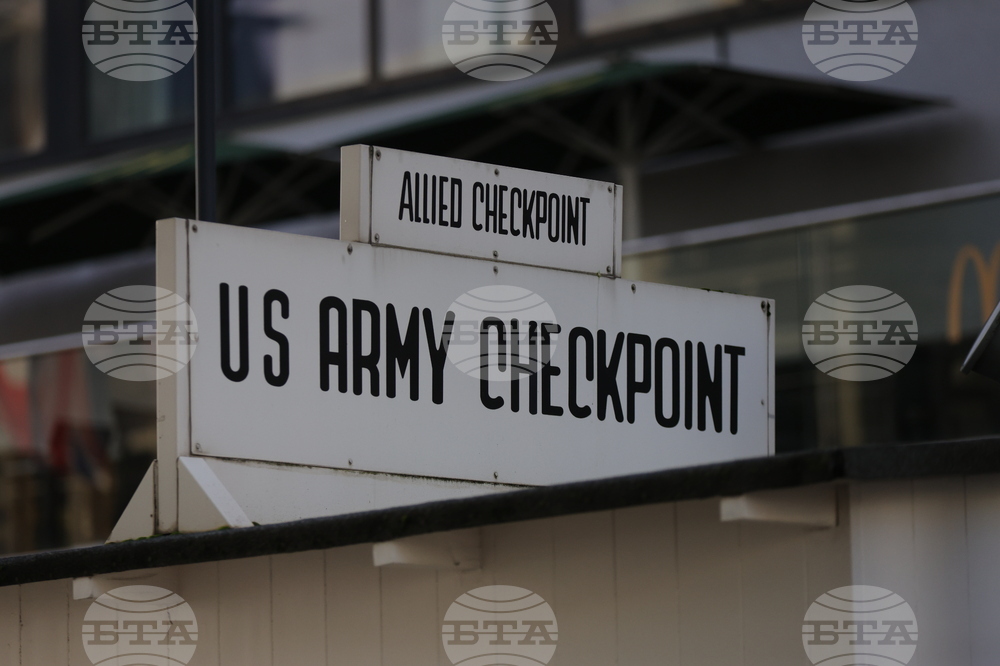 Германия - Берлин - Чекпойнт Чарли