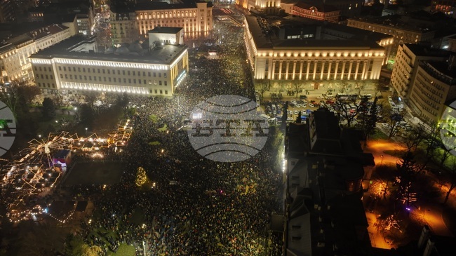 Франс прес: Десетки хиляди протестиращи искат оставката на българското правителство