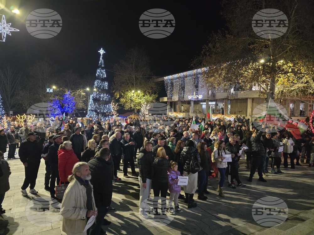 Свищов- граждански протест- площад „Алеко“