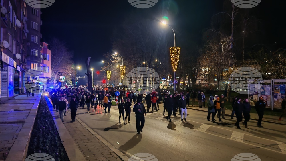 Протестът в Габрово приключи с шествие 