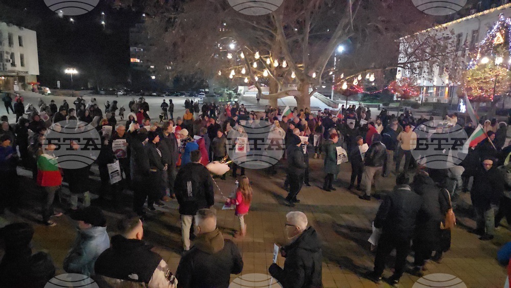 Ловеч - протест с искане за оставка на правителството