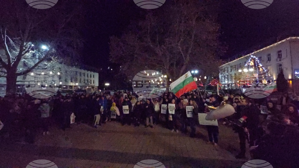 Ловеч - протест с искане за оставка на правителството