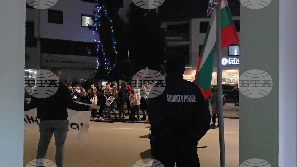 Ловеч - протест с искане за оставка на правителството