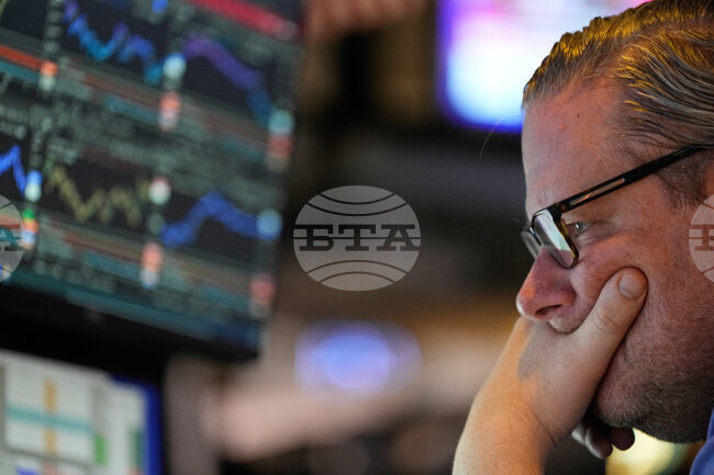 S&P 500 и Nasdaq спадат, след като слабите резултати на „Оракъл“ повлияха негативно на акциите на компаниите за изкуствен интелект