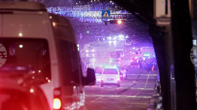 Движението на автомобили по бул. "Княз Александър Дондуков" в района на Народното събрание е възстановено