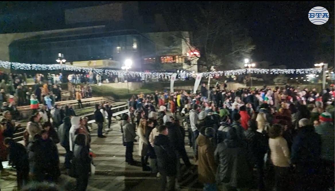 Протест с искане за оставка на правителството се провежда в Смолян