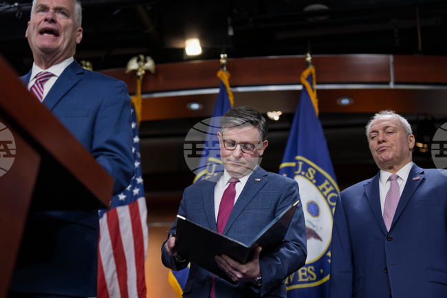 APTOPIX Congress Defense