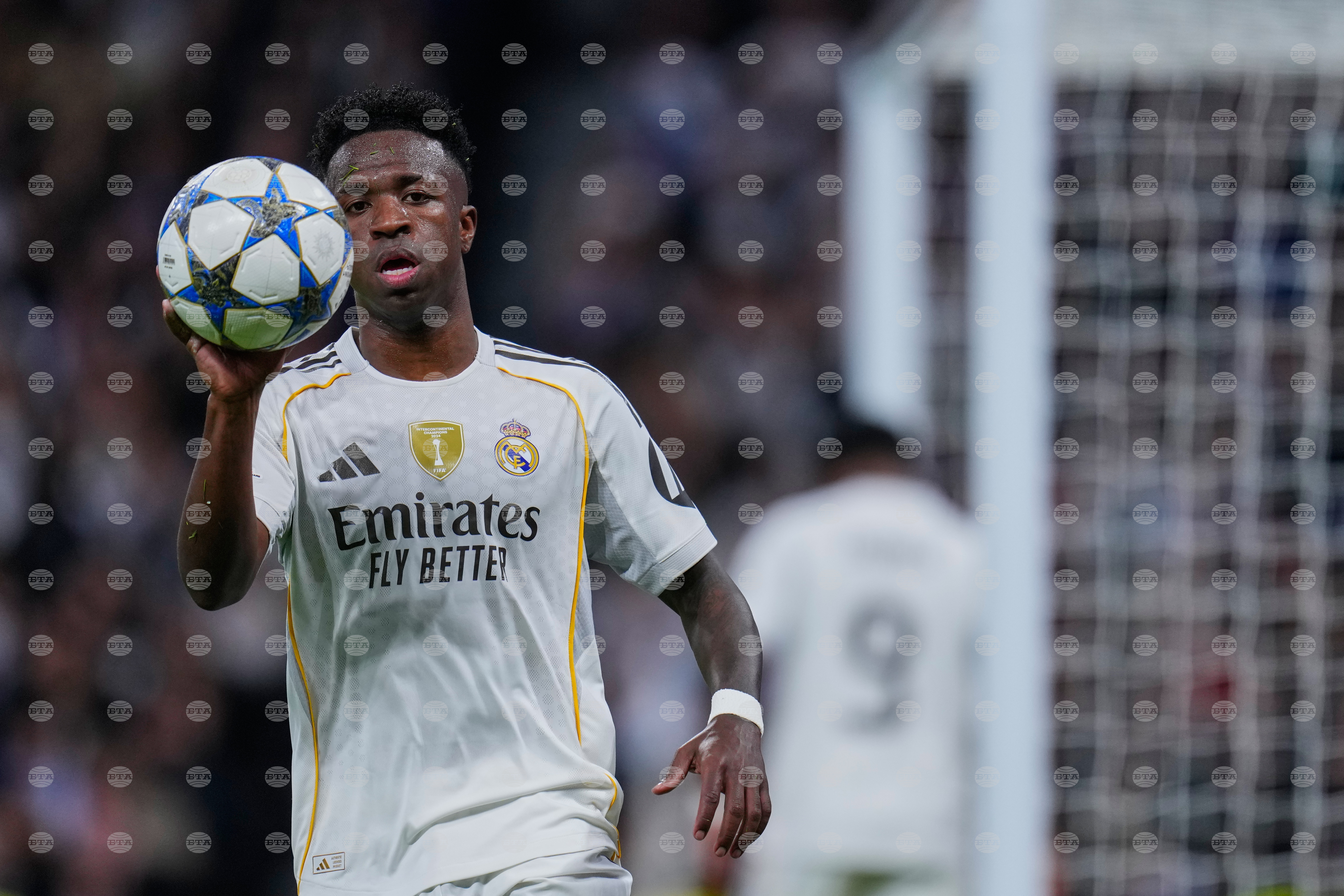 Ръководството на Реал Мадрид представи на агента на Винисиус Жуниор окончателната си позиция относно новия договор