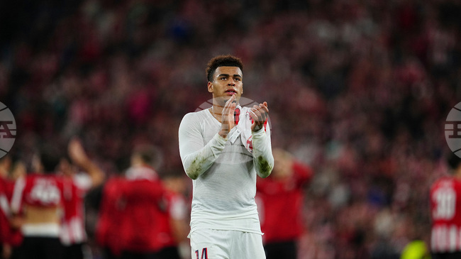 Пари Сен Жермен си върна лидерството във френската Лига 1 след трудна победа над последния в класирането Мец